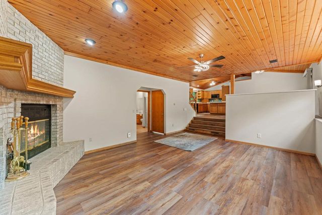 S6041 Oak Court, Baraboo, WI 53913
