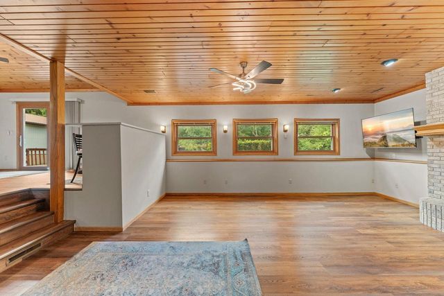 S6041 Oak Court, Baraboo, WI 53913