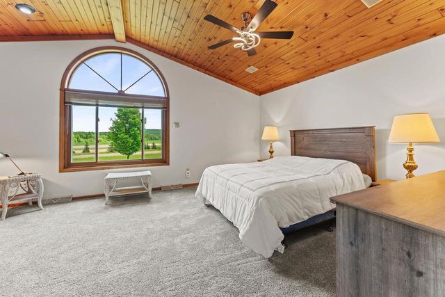 S6041 Oak Court, Baraboo, WI 53913