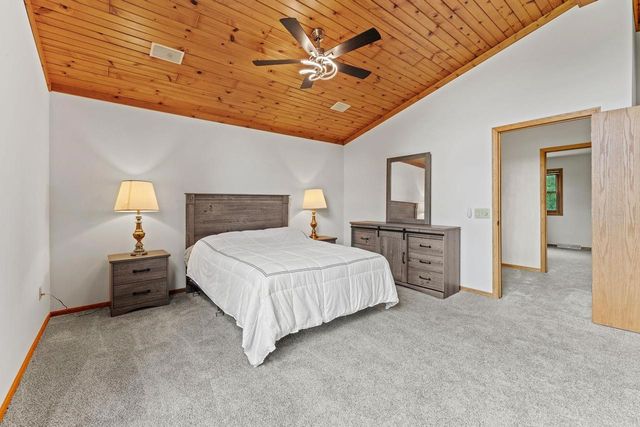 S6041 Oak Court, Baraboo, WI 53913