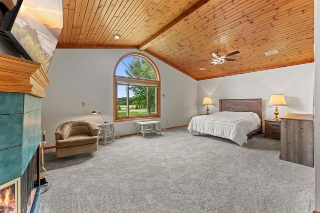 S6041 Oak Court, Baraboo, WI 53913