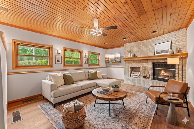 S6041 Oak Court, Baraboo, WI 53913