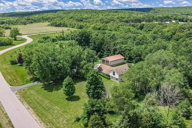 S6041 Oak Court, Baraboo, WI 53913