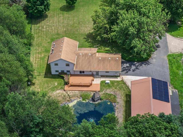 S6041 Oak Court, Baraboo, WI 53913