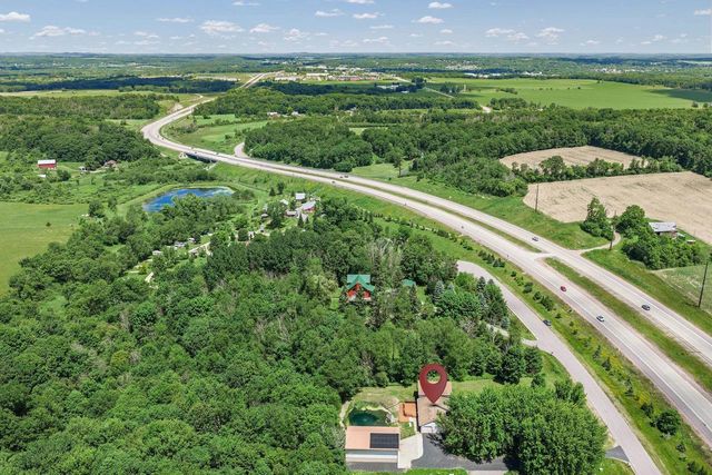 S6041 Oak Court, Baraboo, WI 53913