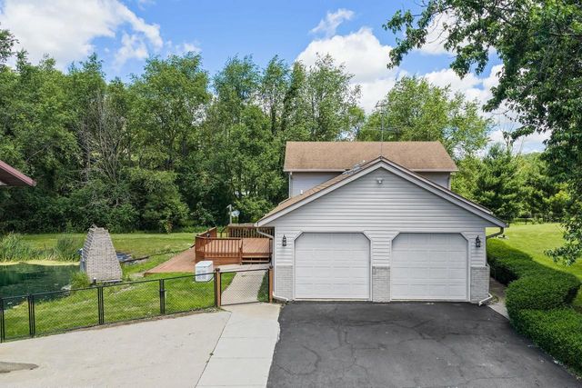 S6041 Oak Court, Baraboo, WI 53913