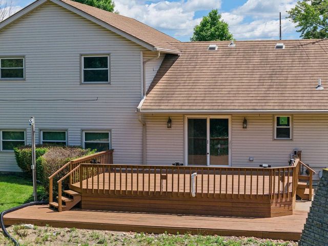 S6041 Oak Court, Baraboo, WI 53913