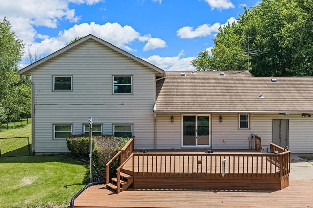 S6041 Oak Court, Baraboo, WI 53913