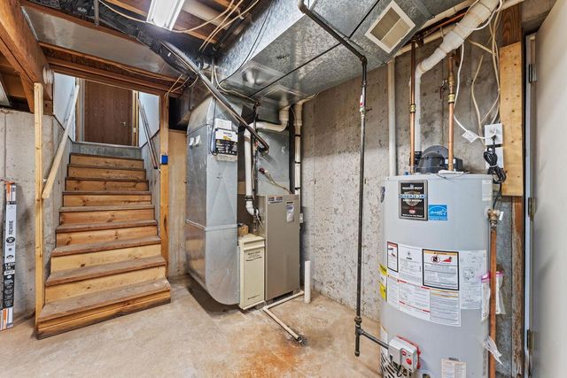 S6041 Oak Court, Baraboo, WI 53913