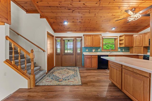 S6041 Oak Court, Baraboo, WI 53913