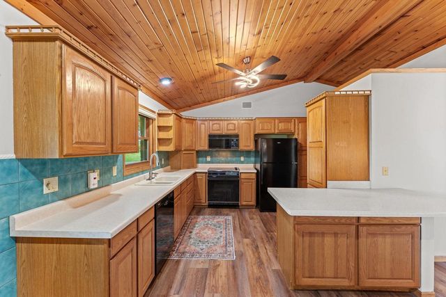 S6041 Oak Court, Baraboo, WI 53913