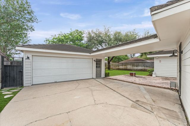 1607 Crystal Hills Drive, Houston, TX 77077