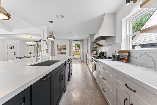 1607 Crystal Hills Drive, Houston, TX 77077