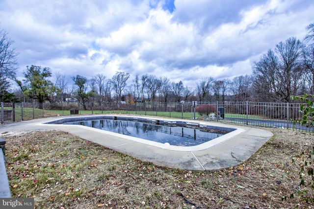 1250 CHESTNUT TREE RD, Honey Brook, PA 19344