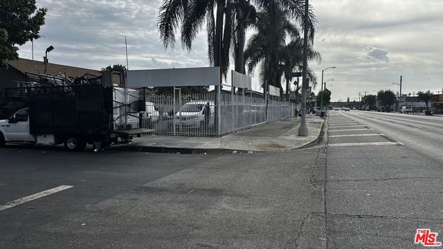663 665 W Florence Avenue, Los Angeles, CA 90044