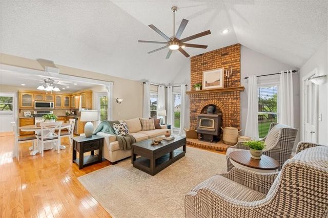 1311 N Elsea Smith Road, Independence, MO 64016