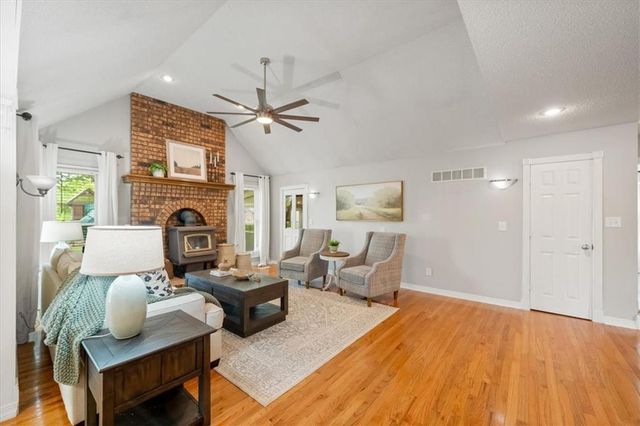 1311 N Elsea Smith Road, Independence, MO 64016