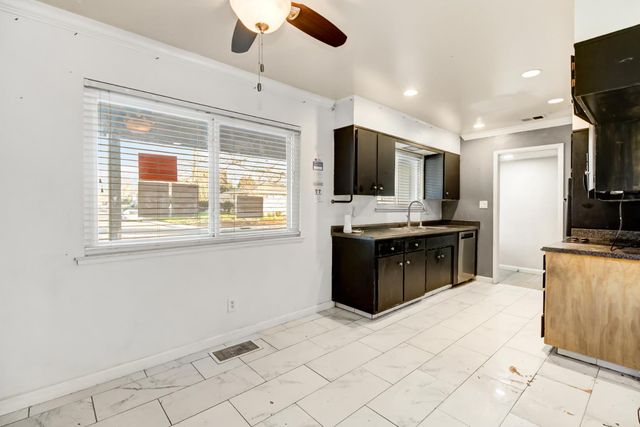 6231 Paris St, Citrus Heights, CA 95621