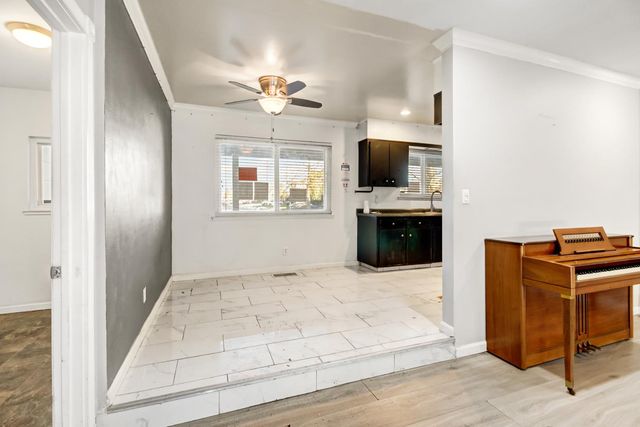 6231 Paris St, Citrus Heights, CA 95621