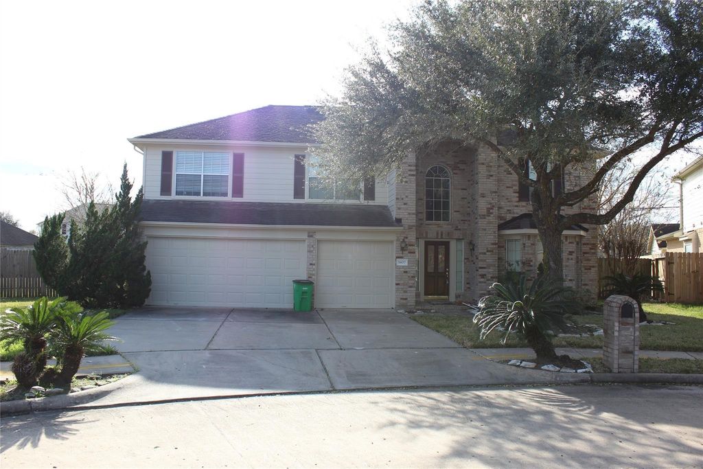 1407 Glade Court, Fresno, TX 77545