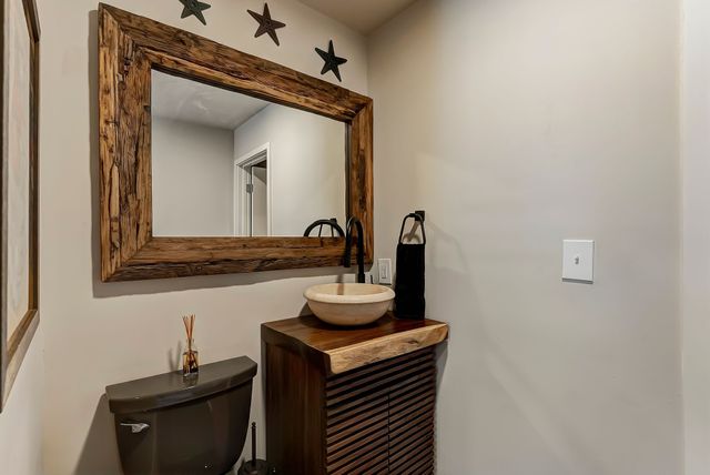 309 Church St PH 605, Nashville, TN 37201