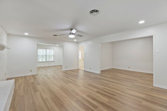 624 Hillview Drive, Hurst, TX 76054