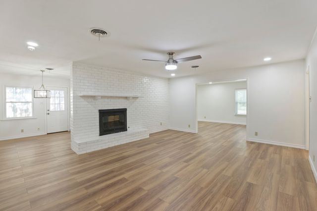 624 Hillview Drive, Hurst, TX 76054