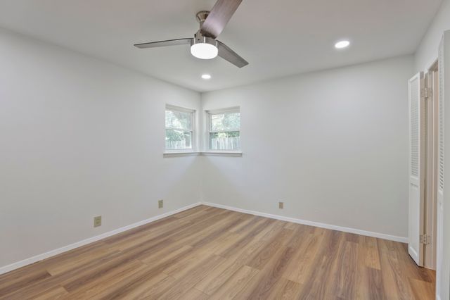 624 Hillview Drive, Hurst, TX 76054