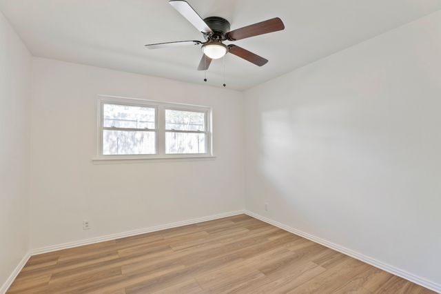 624 Hillview Drive, Hurst, TX 76054