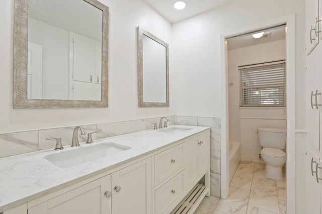 624 Hillview Drive, Hurst, TX 76054
