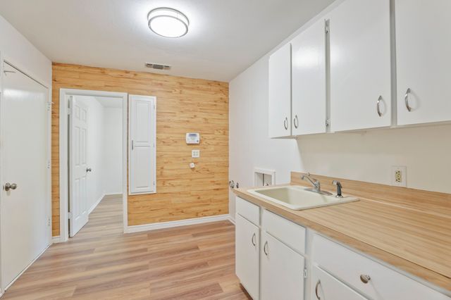 624 Hillview Drive, Hurst, TX 76054