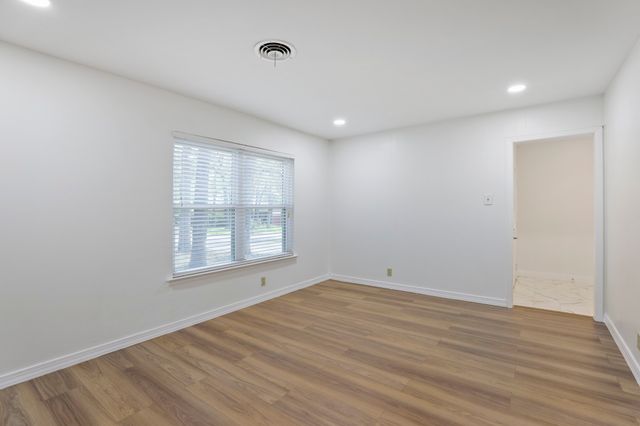 624 Hillview Drive, Hurst, TX 76054