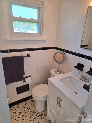 7222 Melody Lane, Charlotte, NC 28214