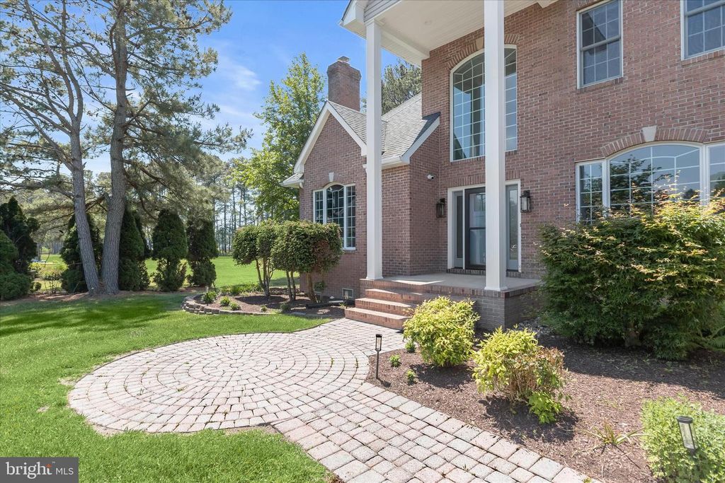 Image 4 of property listing at 109 STARBOARD CT, Grasonville, MD 21638