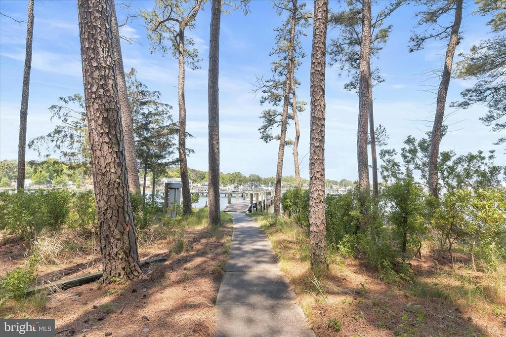 Image 87 of property listing at 109 STARBOARD CT, Grasonville, MD 21638