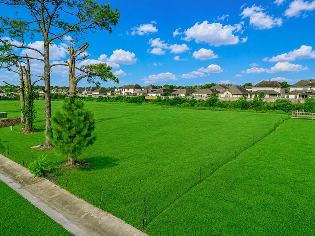 4116 Leslies Way, Dickinson, TX 77539