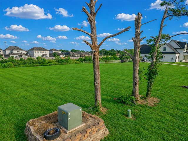 4116 Leslies Way, Dickinson, TX 77539