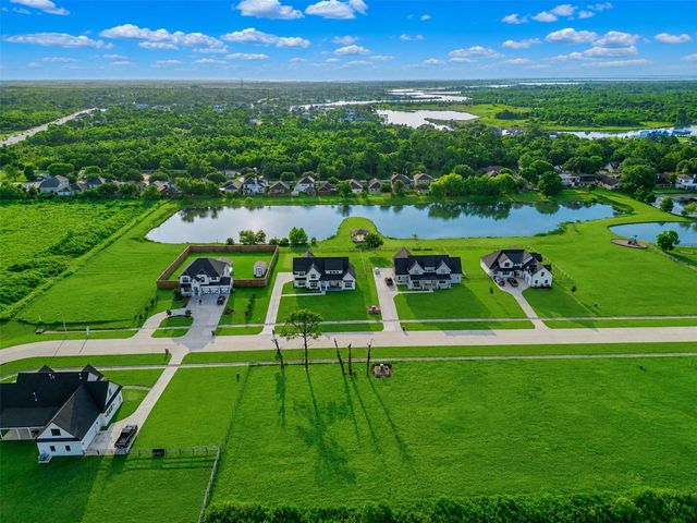 4116 Leslies Way, Dickinson, TX 77539