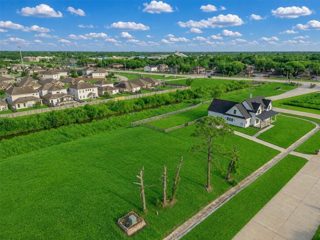 4116 Leslies Way, Dickinson, TX 77539