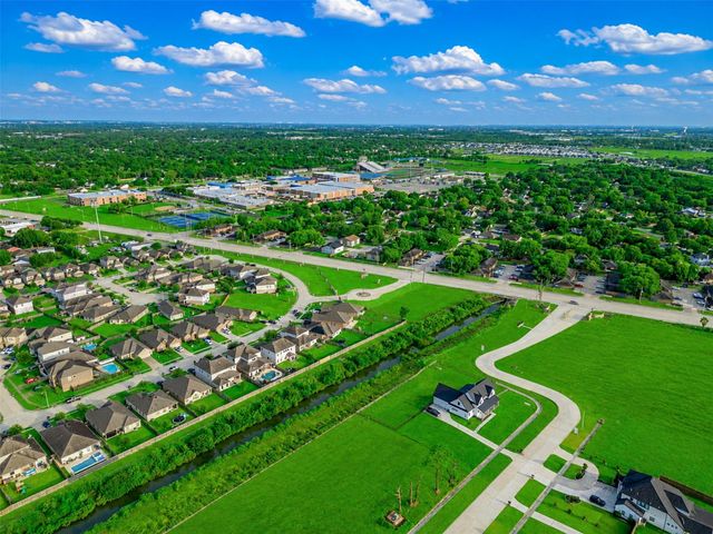 4116 Leslies Way, Dickinson, TX 77539