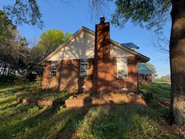 402 E College Street, Altus, AR 72821