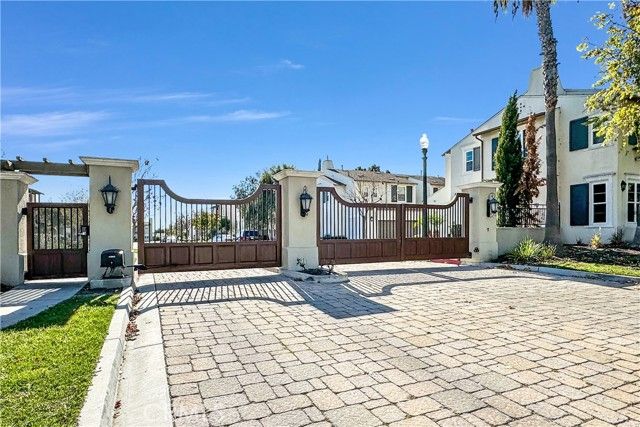 180 S Heartwood, Anaheim, CA 92801