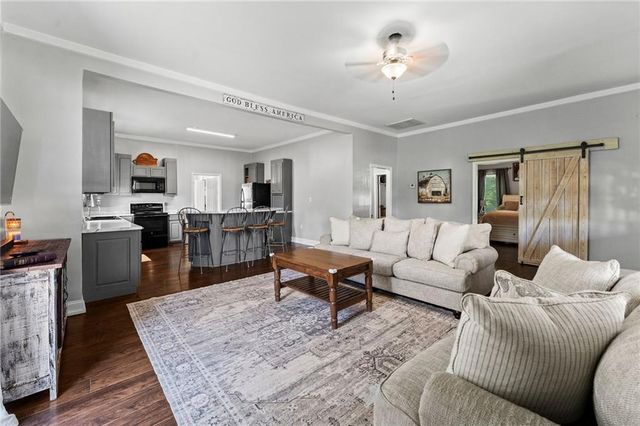 28 School Street NE, White, GA 30184