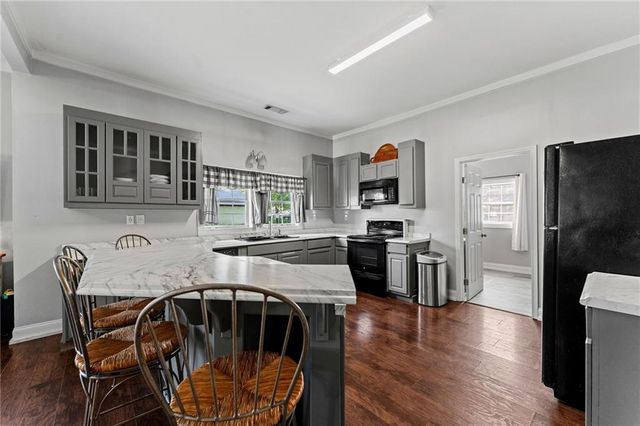 28 School Street NE, White, GA 30184