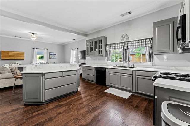 28 School Street NE, White, GA 30184