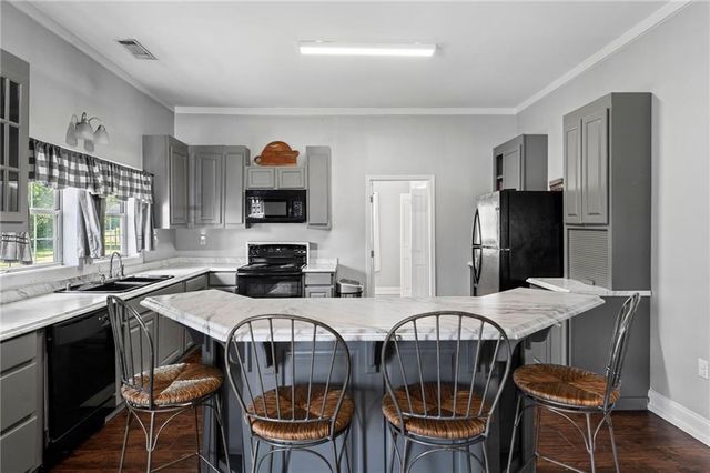 28 School Street NE, White, GA 30184