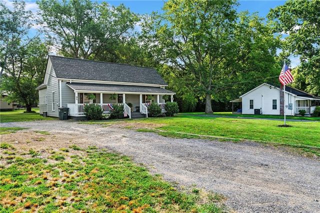 28 School Street NE, White, GA 30184