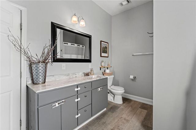 28 School Street NE, White, GA 30184