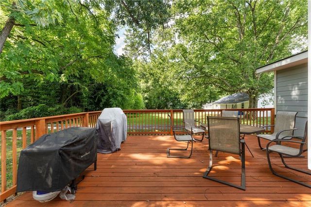 28 School Street NE, White, GA 30184