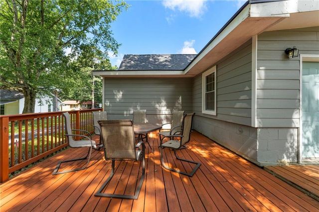 28 School Street NE, White, GA 30184